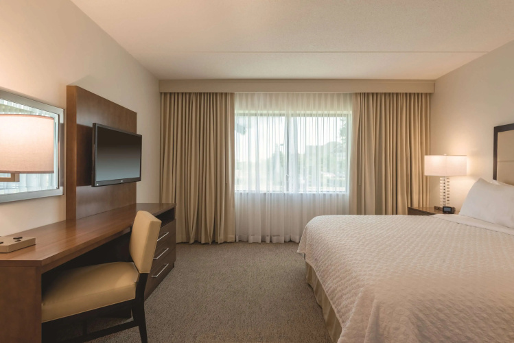 Embassy Suites by Hilton Milwaukee Brookfield