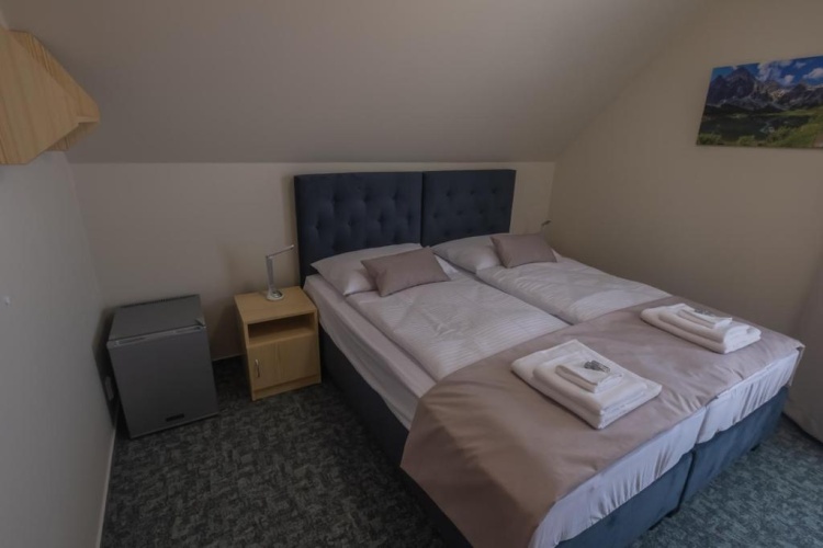 2 Bedrooms Single Suite