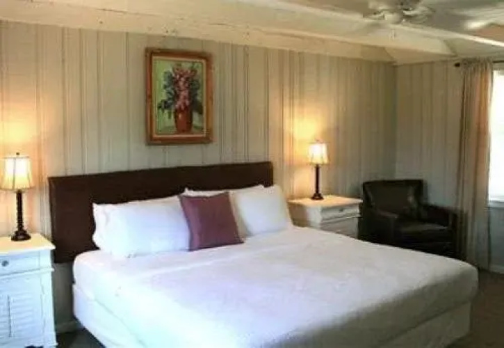 The Orchard Hill Inn
