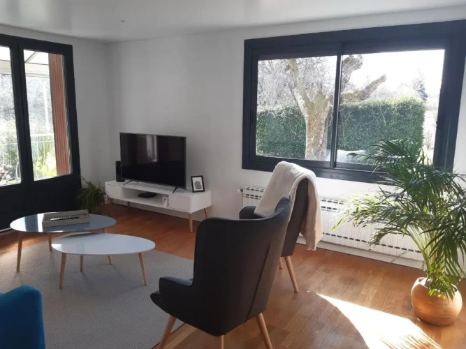 3 Bedrooms Apartment