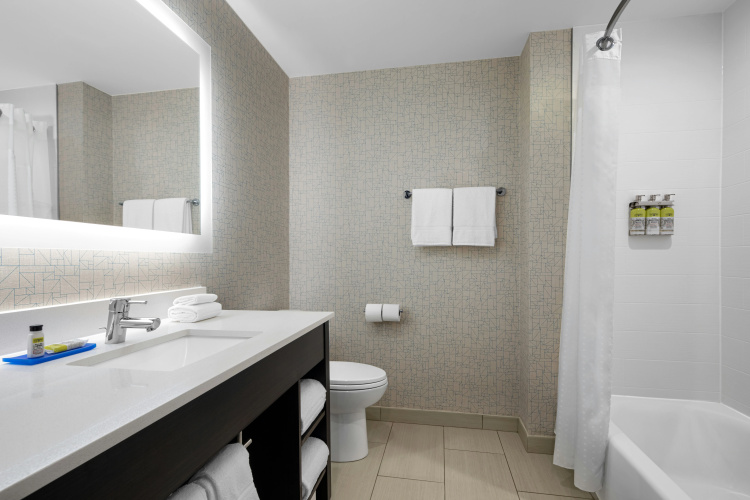 Holiday Inn Express & Suites Woodside LaGuardia Airport photo 11