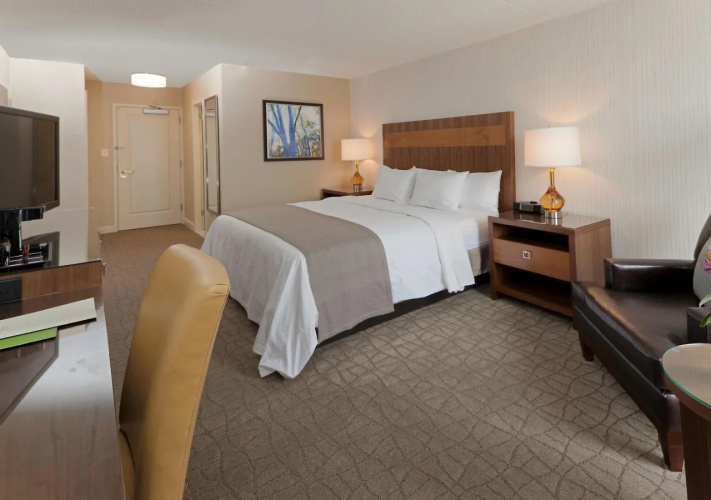 Doubletree by Hilton Pittsburgh — Green Tree