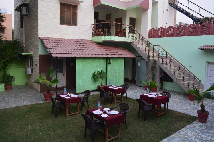 Dhillon House