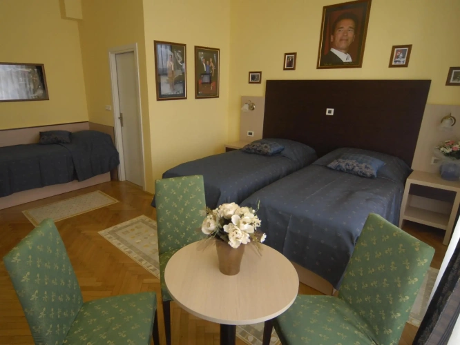 Standard Triple room