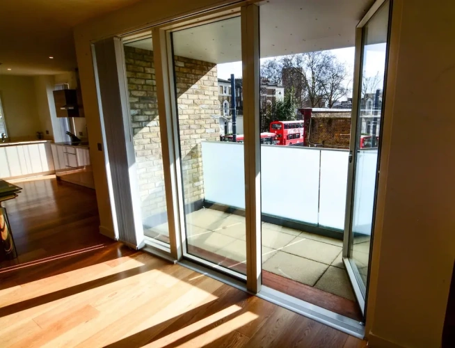 4 Bedrooms Apartment