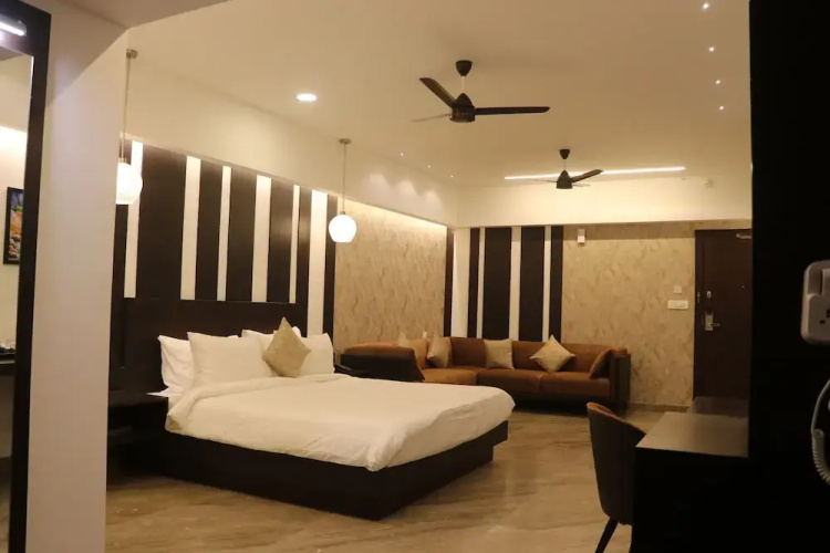 hotel kadamb tree