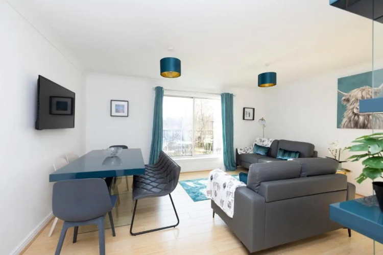 JOIVY Bright 3-Bed Flat Overlooking The Clyde