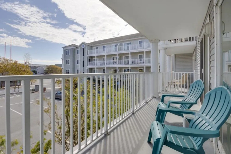 Bel Mare 103 by RedAwning