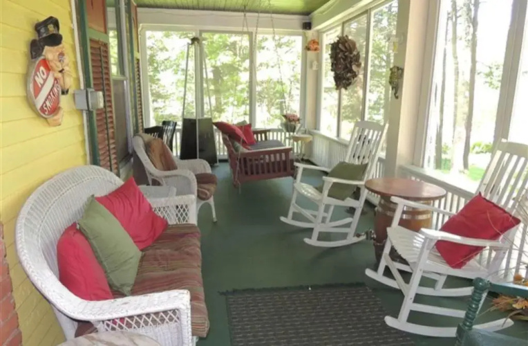 Brookview Manor Inn