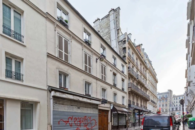 Chic & Contemporary Apartment With Two Bedroom - Image 7