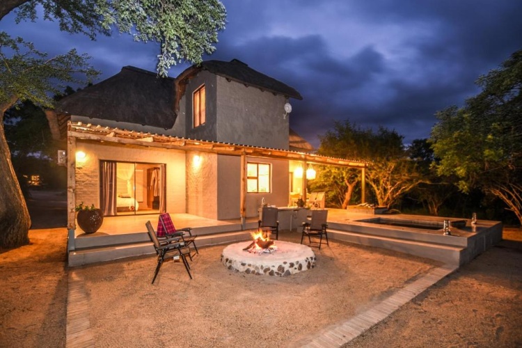 2 Bedrooms Villa