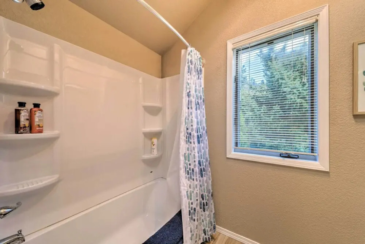 Cloudcroft Townhome w/ Deck - 1 Mi to Burro Ave!