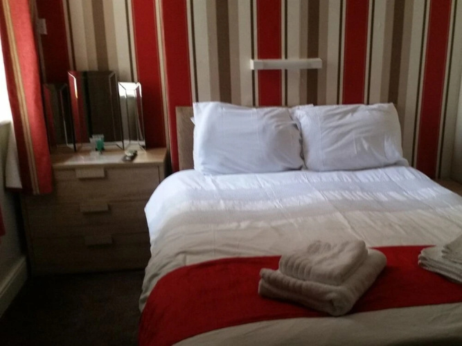 Rayners Hotel