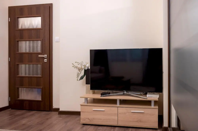 Design 1bdr Apartment in Top Center - Free Parking