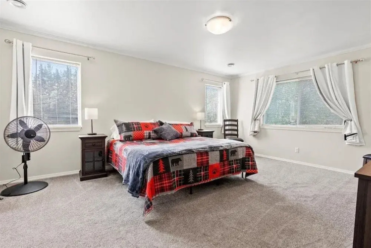 Moose Meadow 5 Bedroom Home by RedAwning