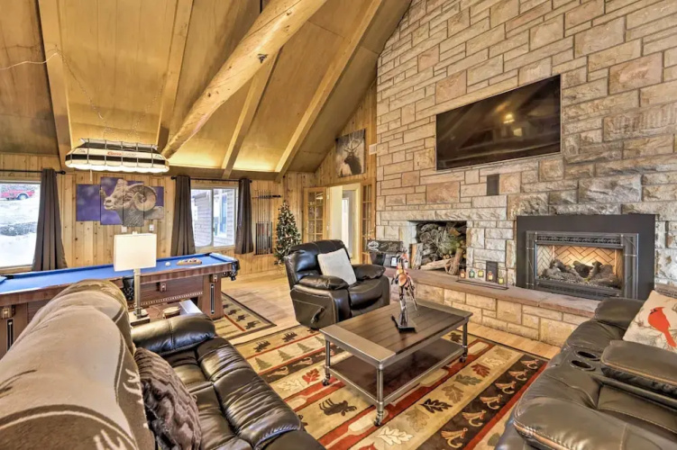 Centennial Cabin w/ Hot Tub, Sauna & Pool Table!