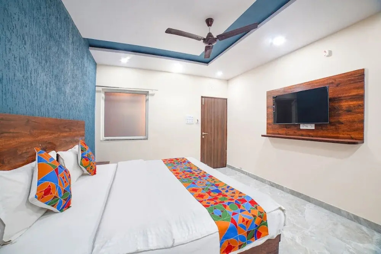 Fabhotel Dream Inn