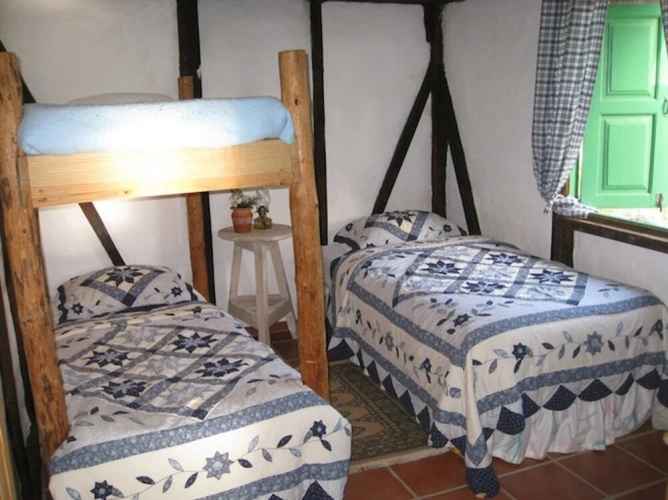 2 Bedrooms Standard Family room with mountain view