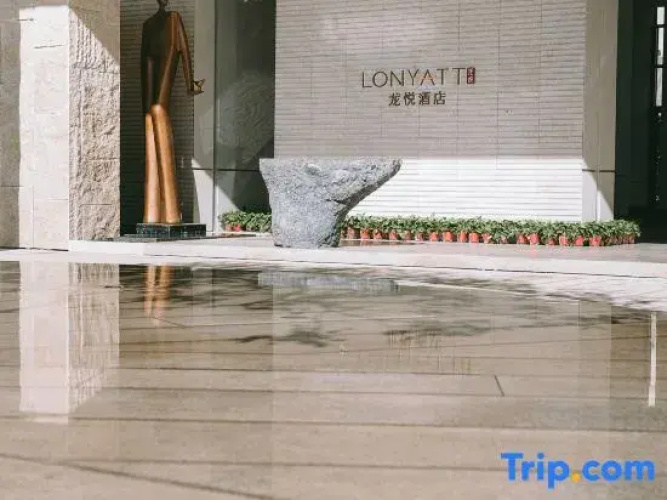 Lonyatt Hotel