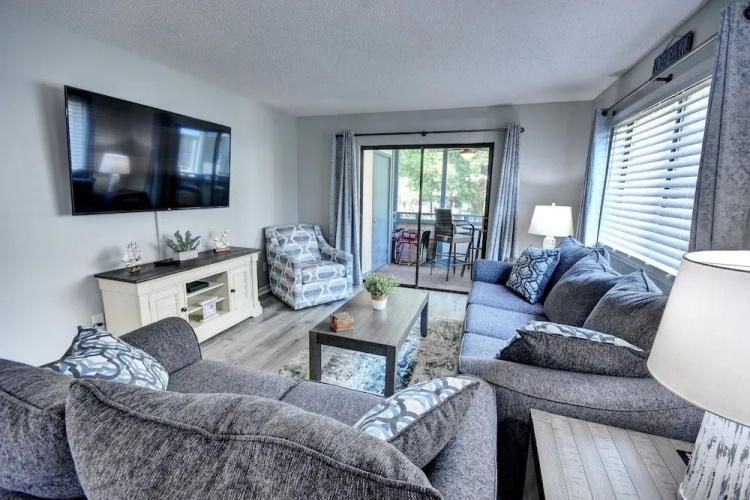 Summertree C8 2 Bedroom Condo by Redawning