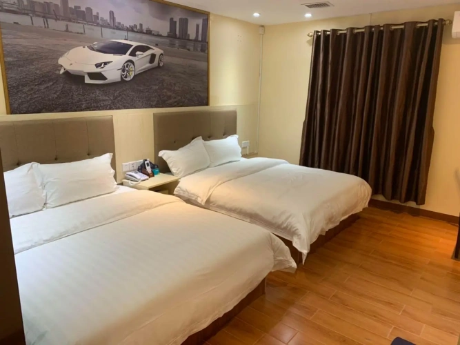 Standard Twin room with city view