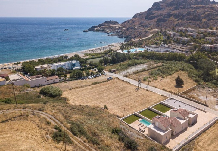 2 Bedrooms Villa