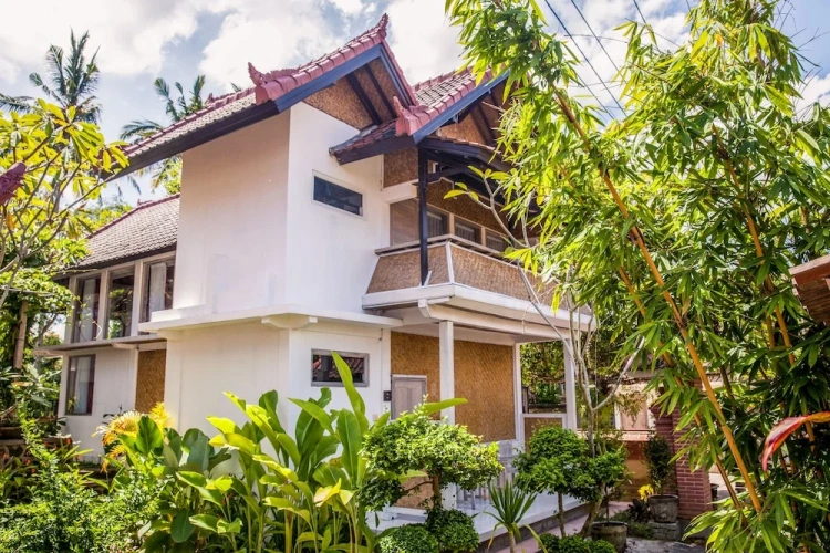 Family Villa with balcony and with garden view
