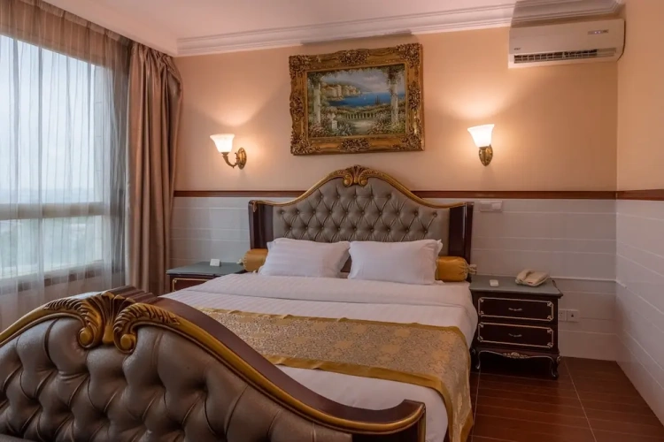 Grand room