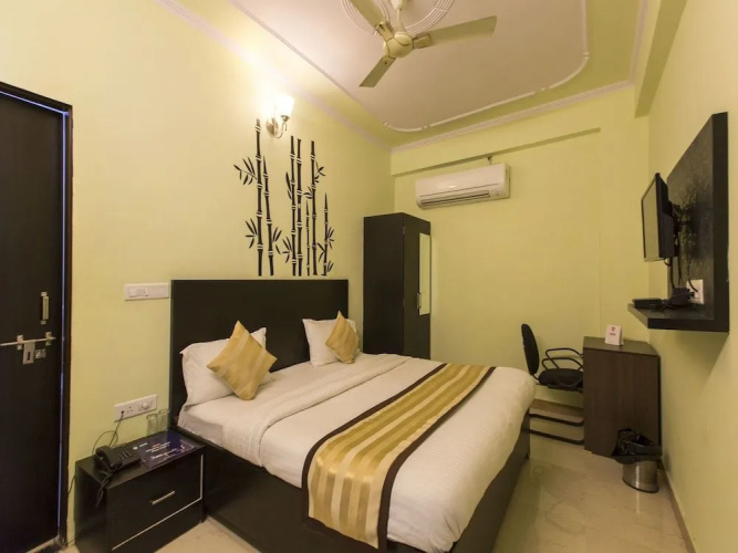 OYO 7794 Hotel Raghukul