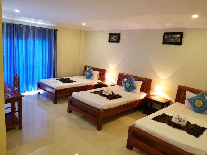 Standard Triple room