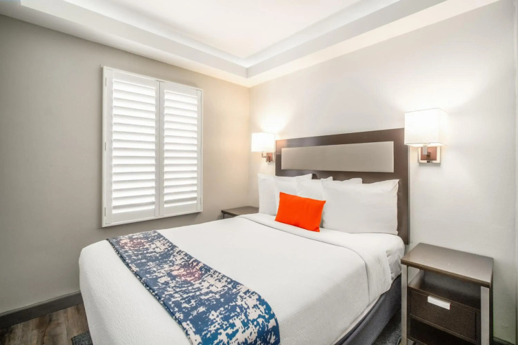 Inn at 50 at Long Beach Convention Center