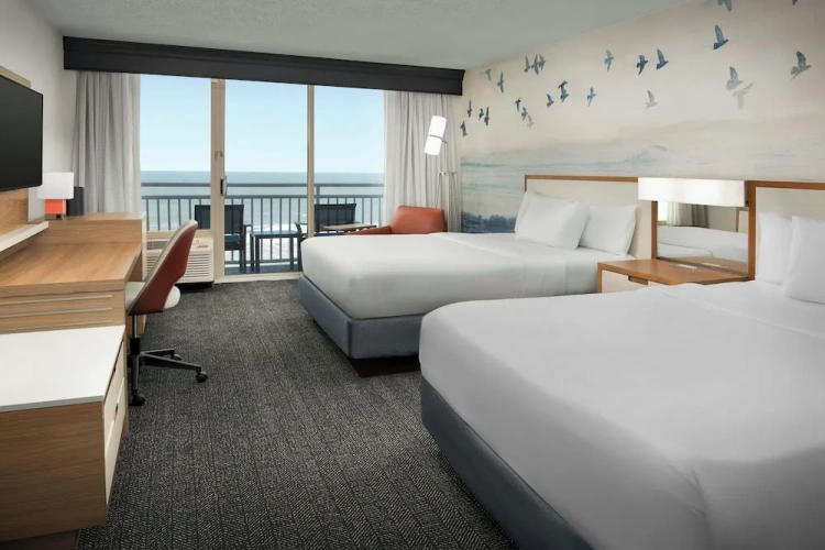 Deluxe Quadruple room with balcony and oceanfront