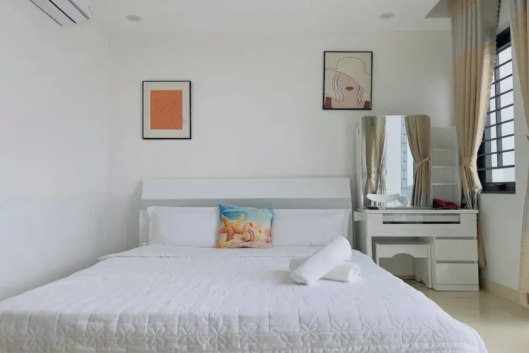 Standard Quadruple room with city view