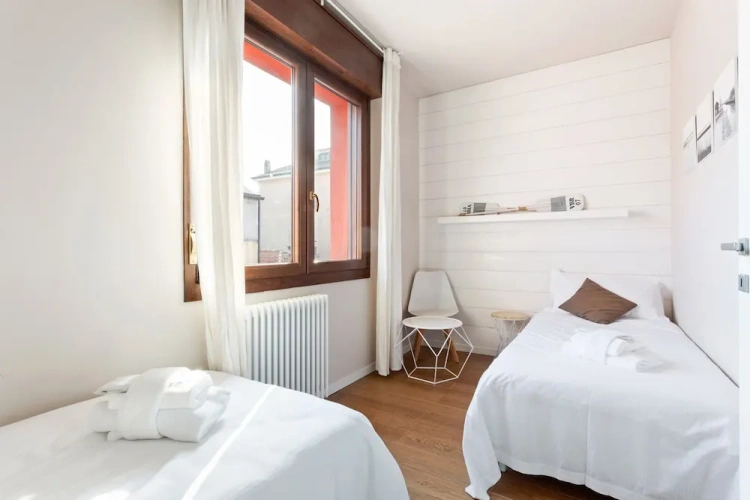 2 Bedrooms Apartment