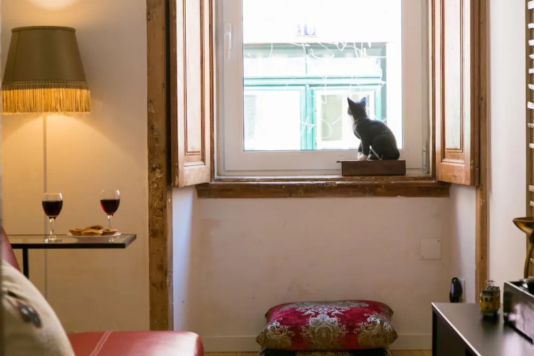 Bica Elevator Apartment Rentexperience