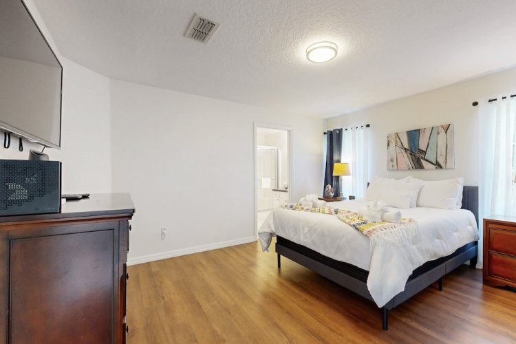 Dog-friendly, Private Pool , Central AC, Full Kitchen, Wifi, Snow-bird Friendly