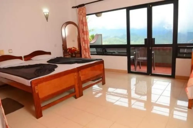 3 Bedrooms Standard Double room with view