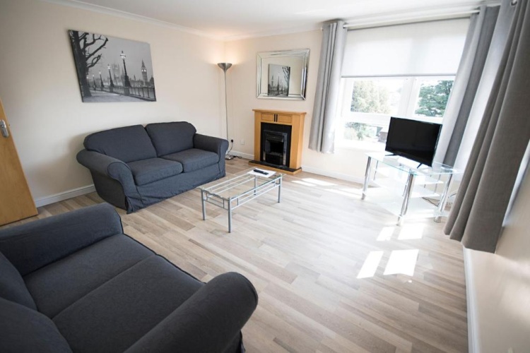 2 Bedrooms Apartment