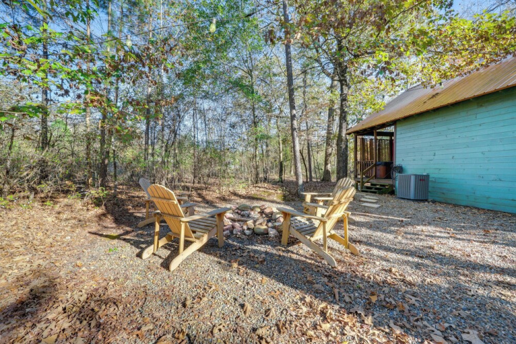 Hot Tub & Fire Pit: Cozy Cabin in Broken Bow!