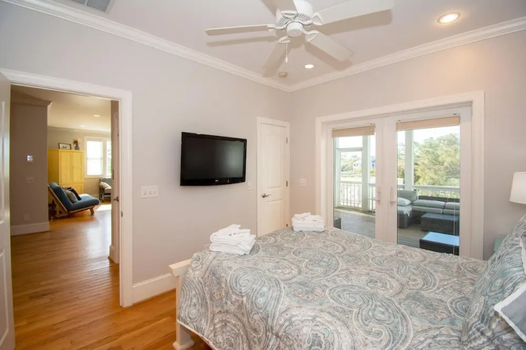 449 Tarpon Blvd