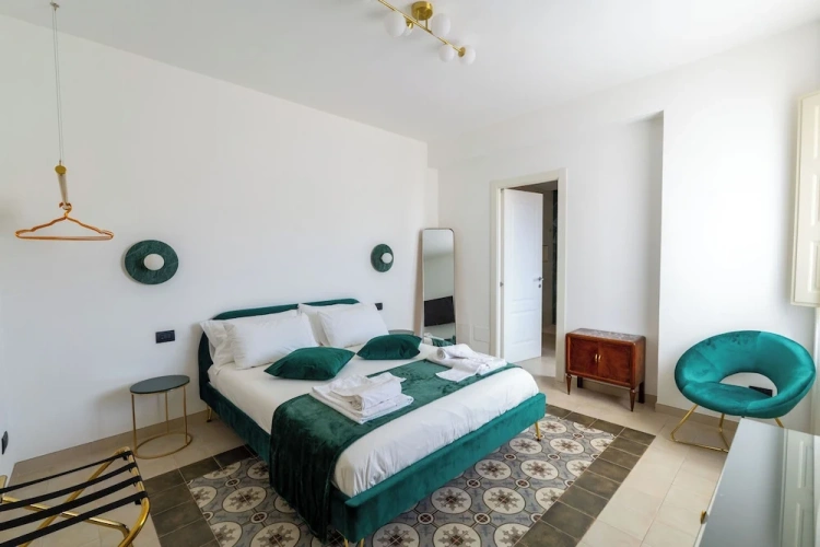 Luxury Double room with balcony and with courtyard view