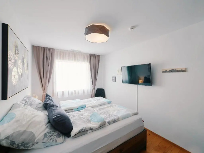 Luxus Neubau 5 min zu Talstation & Caumasee