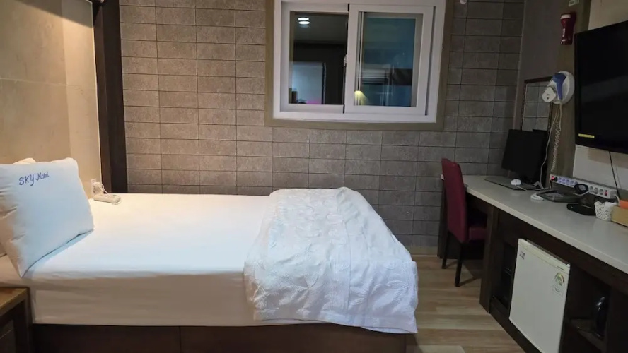Sky Motel