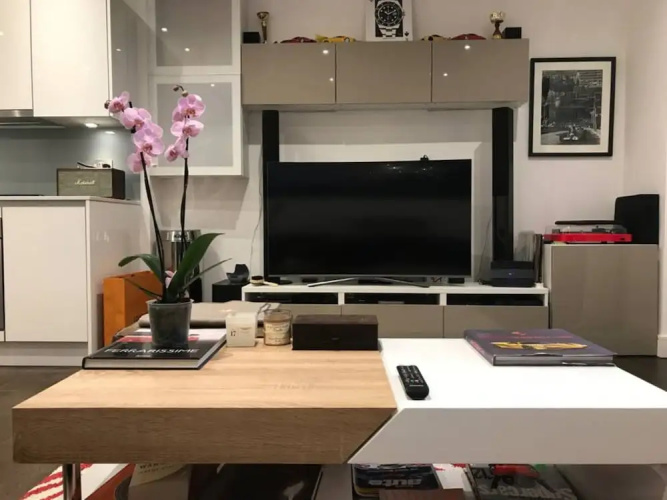 2 Bedroom Shoreditch Flat With Balcony