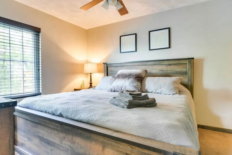 Somerset Townhome w/ Deck < 2 Mi to Ski Lift!