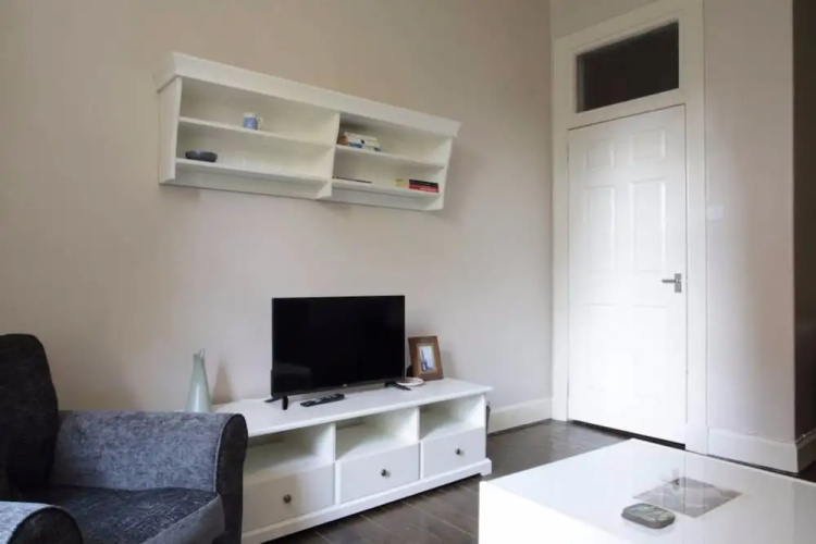 2 Bedroom Apartment With Free Parking