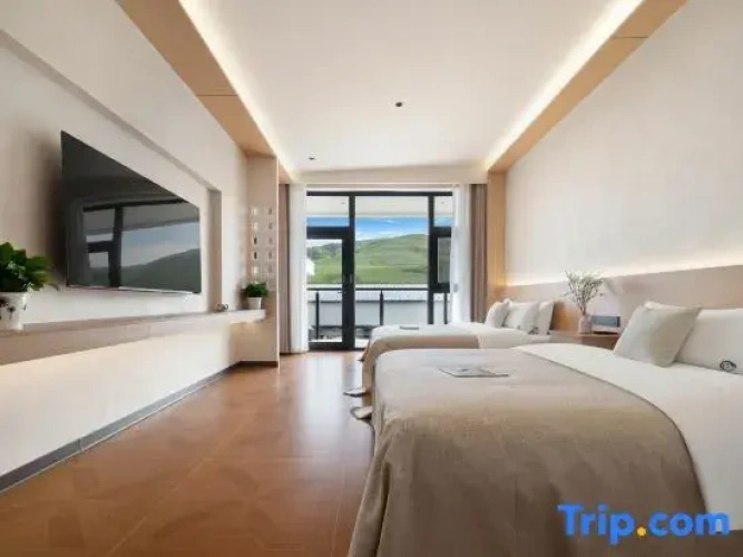 Standard Twin room with garden view