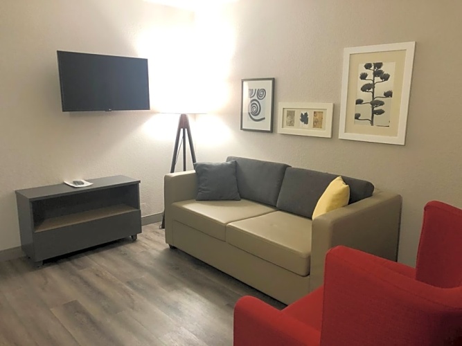 Standard Quadruple Family room