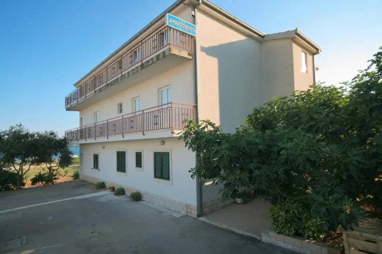 2 Bedrooms Apartment with balcony and with sea view