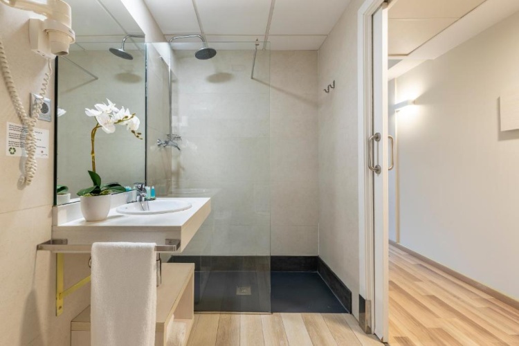 Standard Double room with city view